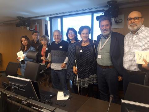 Los participantes en el evento posan ante las cámaras a la finalización del acto.